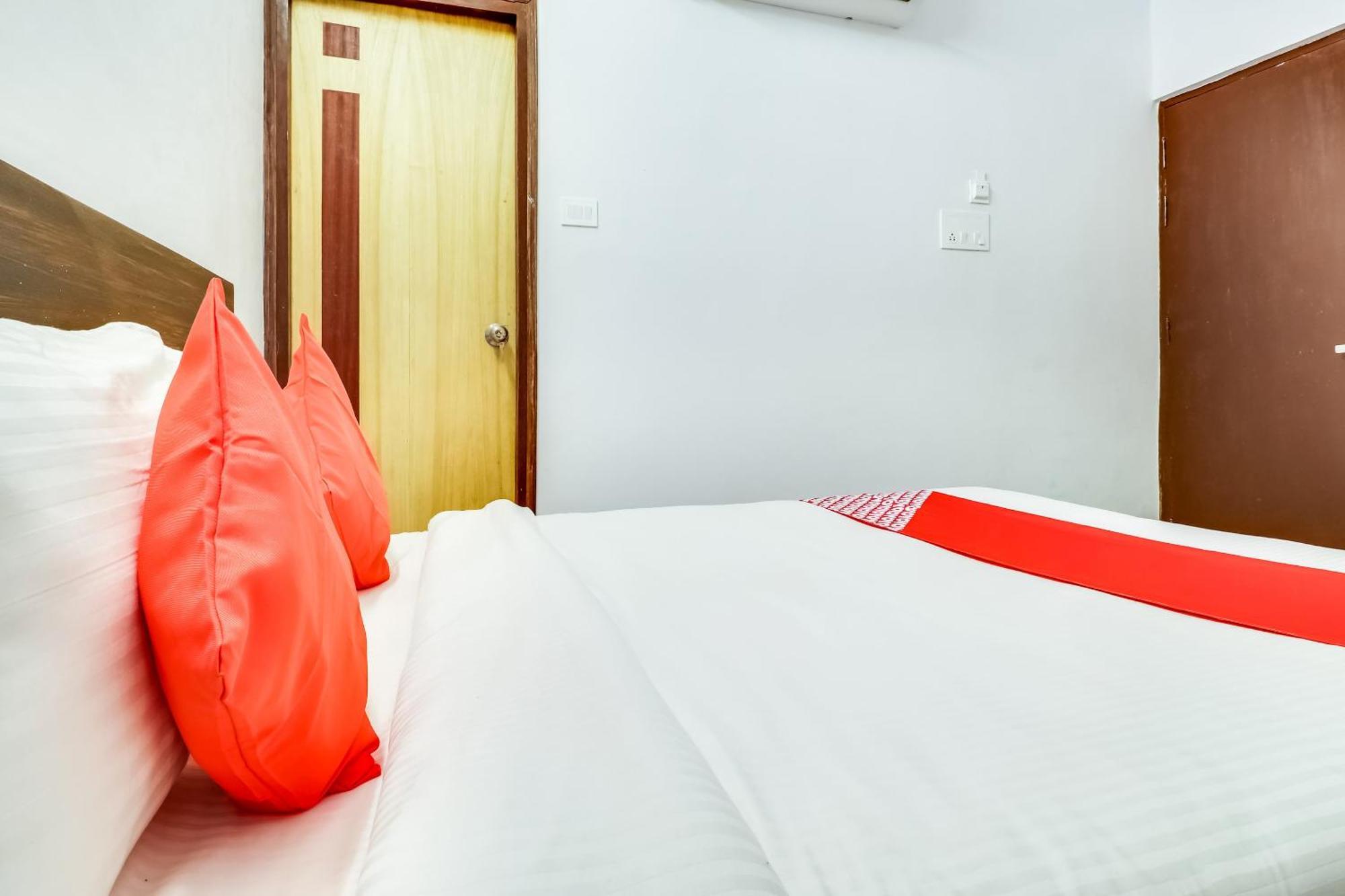 Hotel O The Velvet Chinhat Tiraha エクステリア 写真