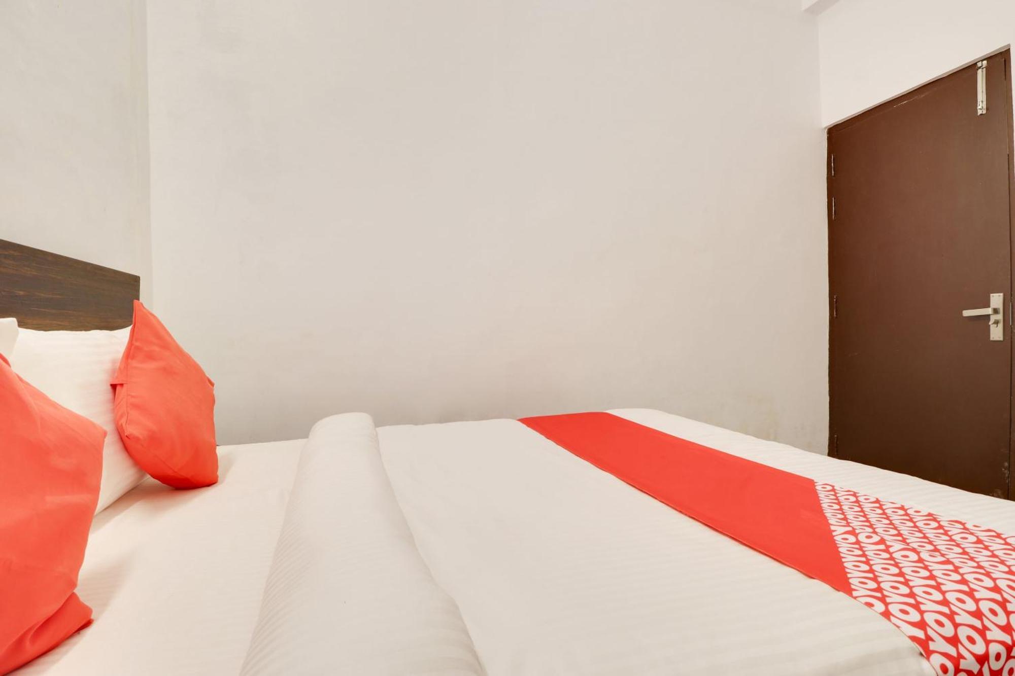 Hotel O The Velvet Chinhat Tiraha エクステリア 写真