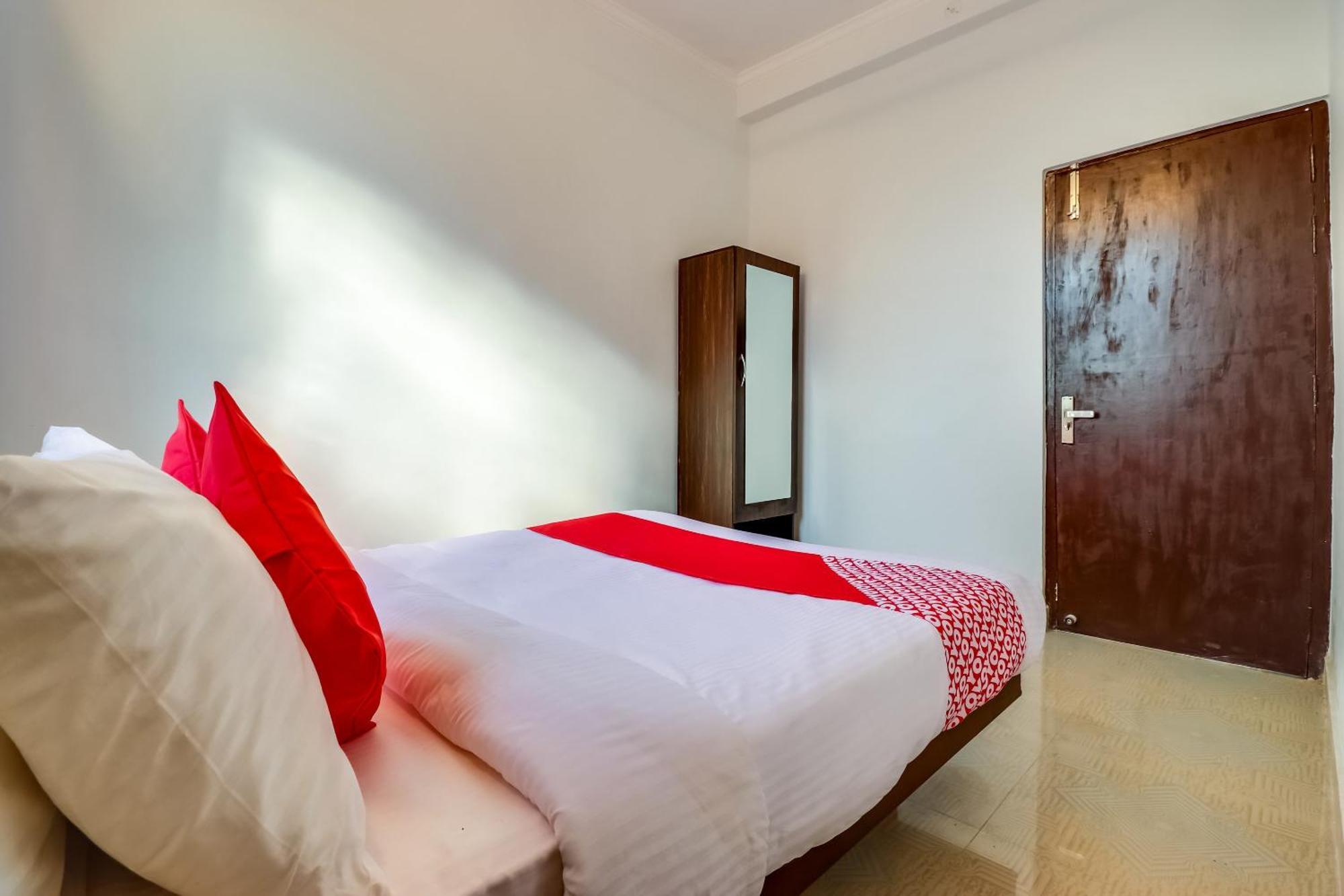 Hotel O The Velvet Chinhat Tiraha エクステリア 写真