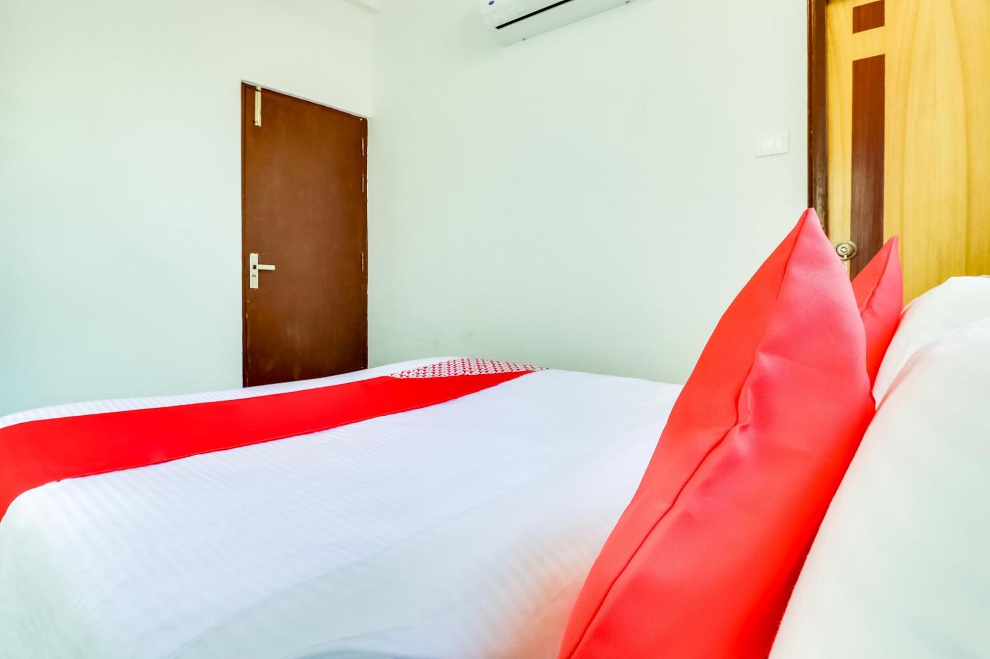 Hotel O The Velvet Chinhat Tiraha エクステリア 写真